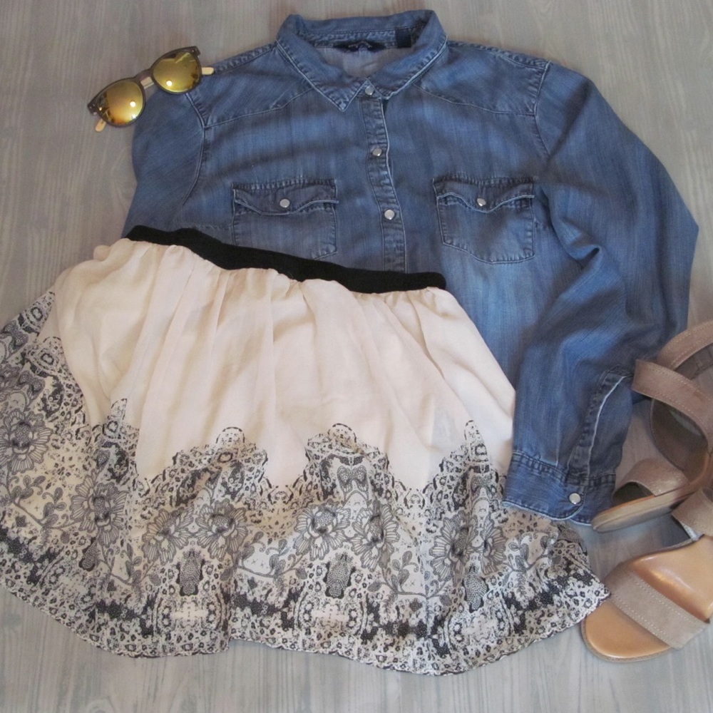 🦅 American Eagle cream and black circle skirt